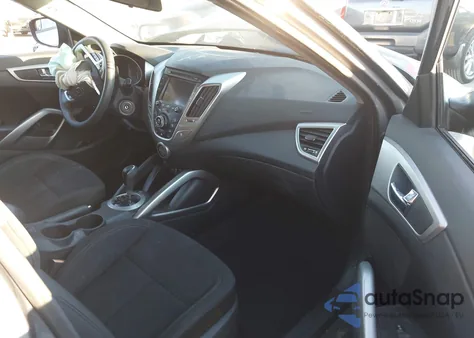 2016 Hyundai Veloster z USA, uszkodzony, nr VIN KMHTC6AD0GU251026